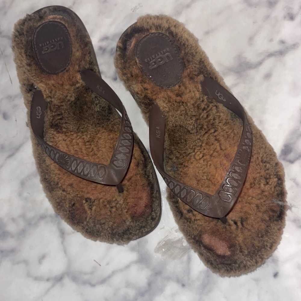Very adorable brown ugh flip-flops and good used condition size 6.